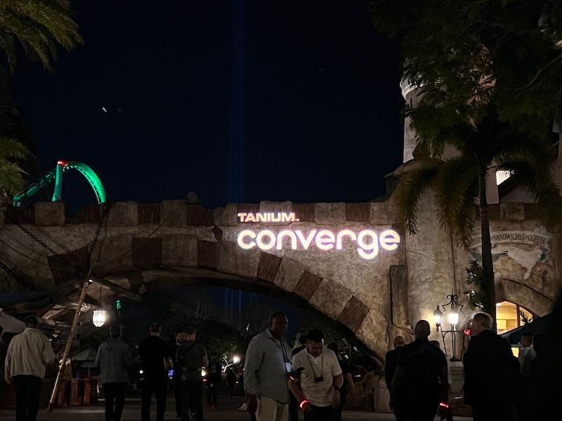Cartel de «Converge Universal Studios Tanium»