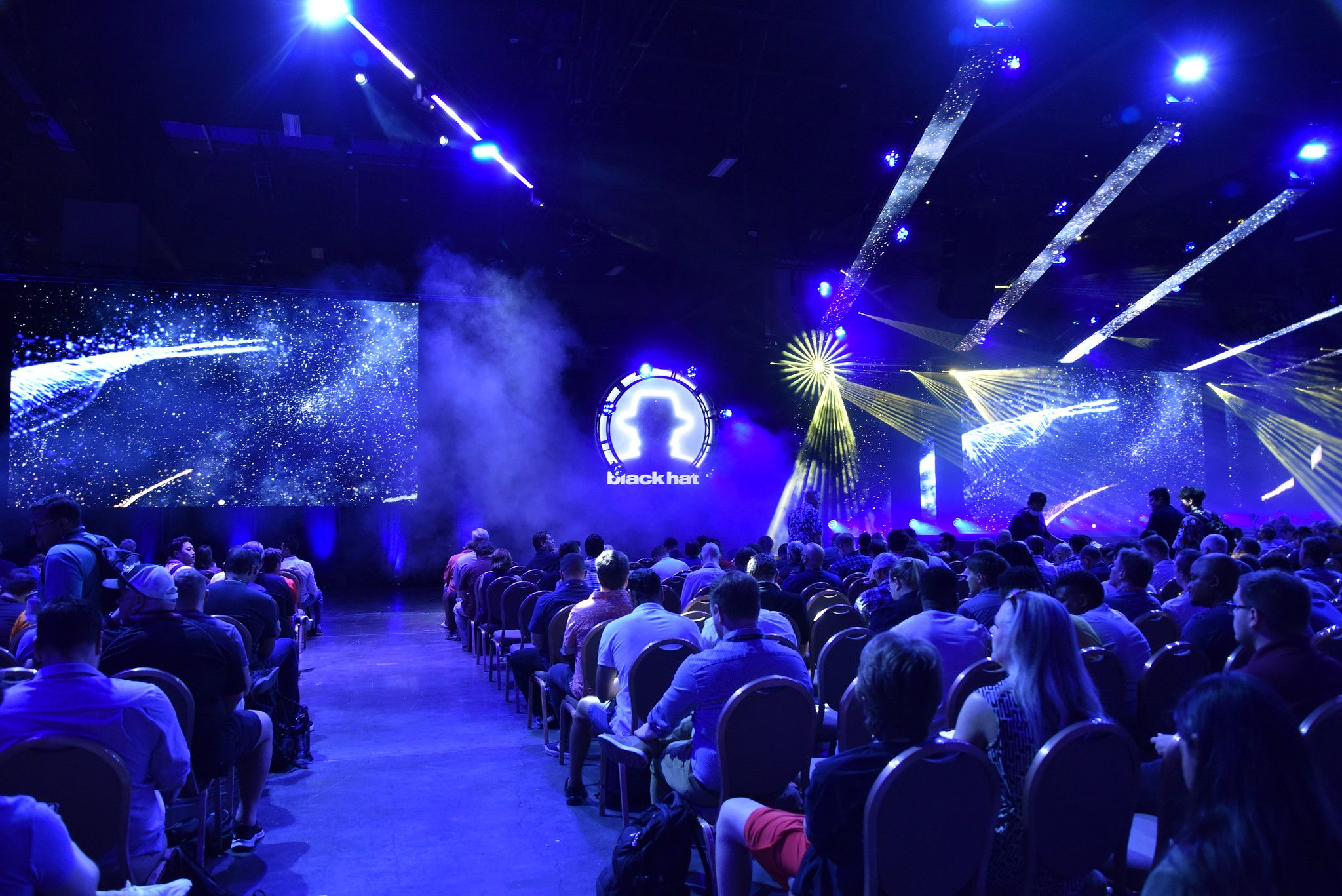 Foto de un auditorio lleno en la conferencia Black Hat USA del año pasado.
