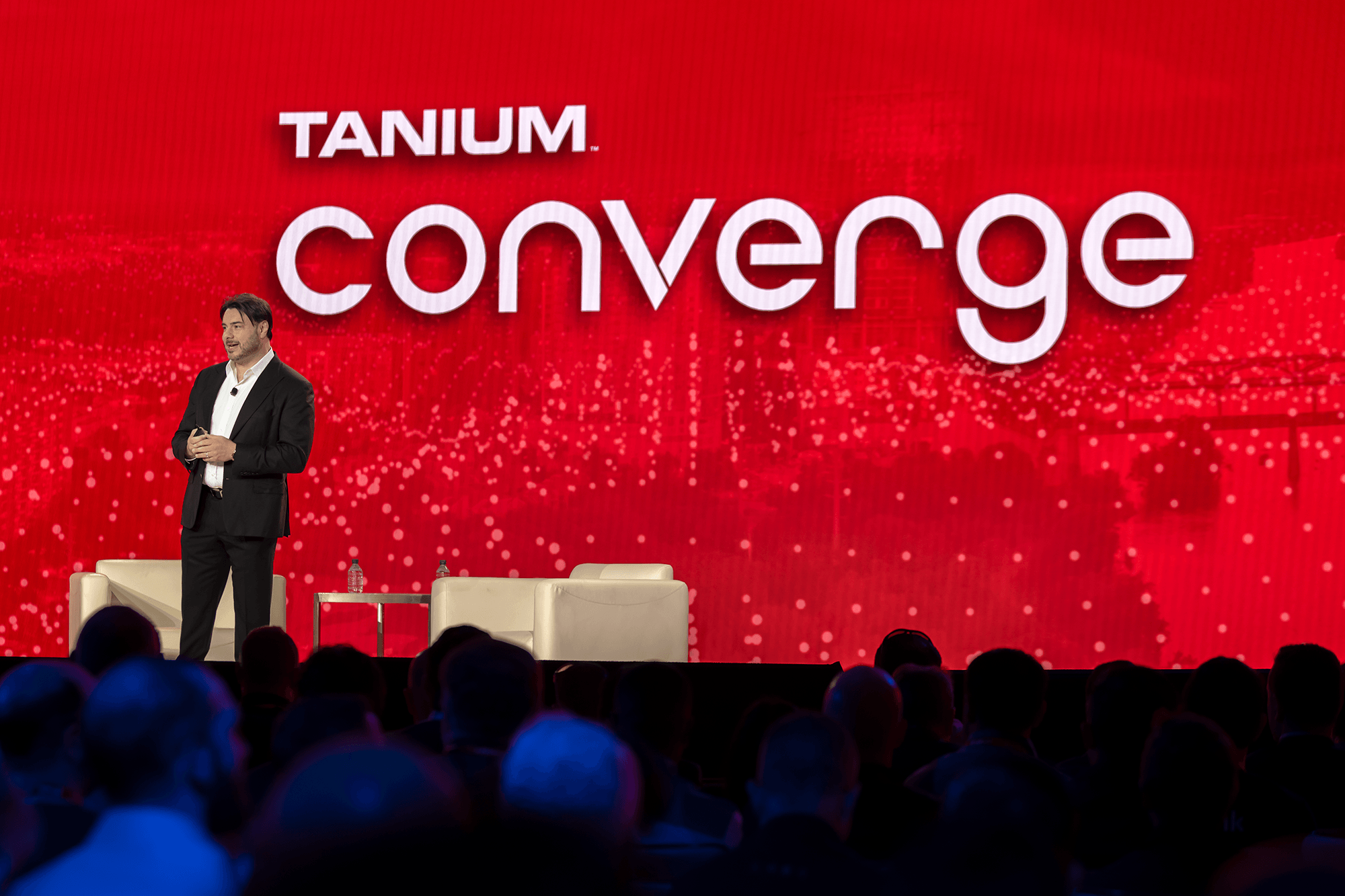 Steve Daheb, director de marketing de Tanium, durante su intervención en el escenario de Tanium Converge 2022