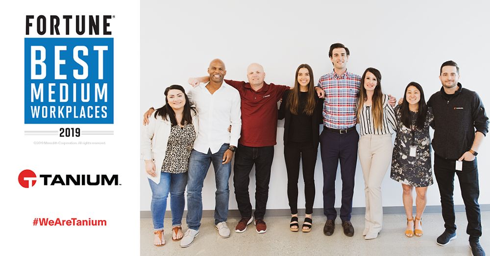 Foto de grupo del equipo de Tanium con el premio «Fortune Best Medium Workplaces 2019 »
