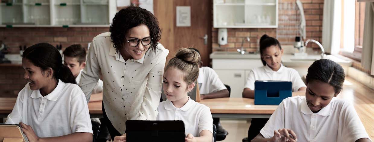 Protegiendo la educación K-12: Construyendo un entorno de aprendizaje más seguro para las escuelas del país
