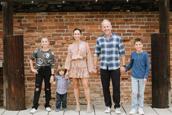 Yulia Carlen, empleada de Tanium, junto a su familia