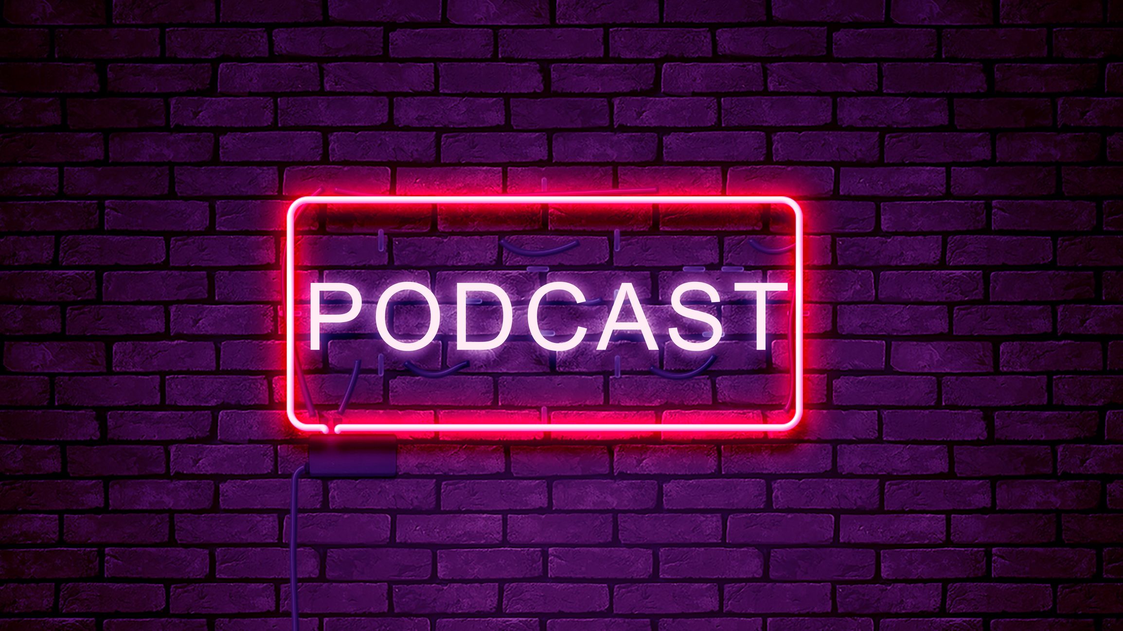 Una foto de un letrero de neón contra una pared de ladrillos que dice "podcast."