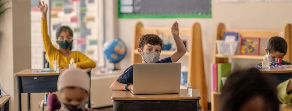 La seguridad de endpoints ayuda a K–12 las escuelas a cumplir los requisitos para un ciberseguro asequible